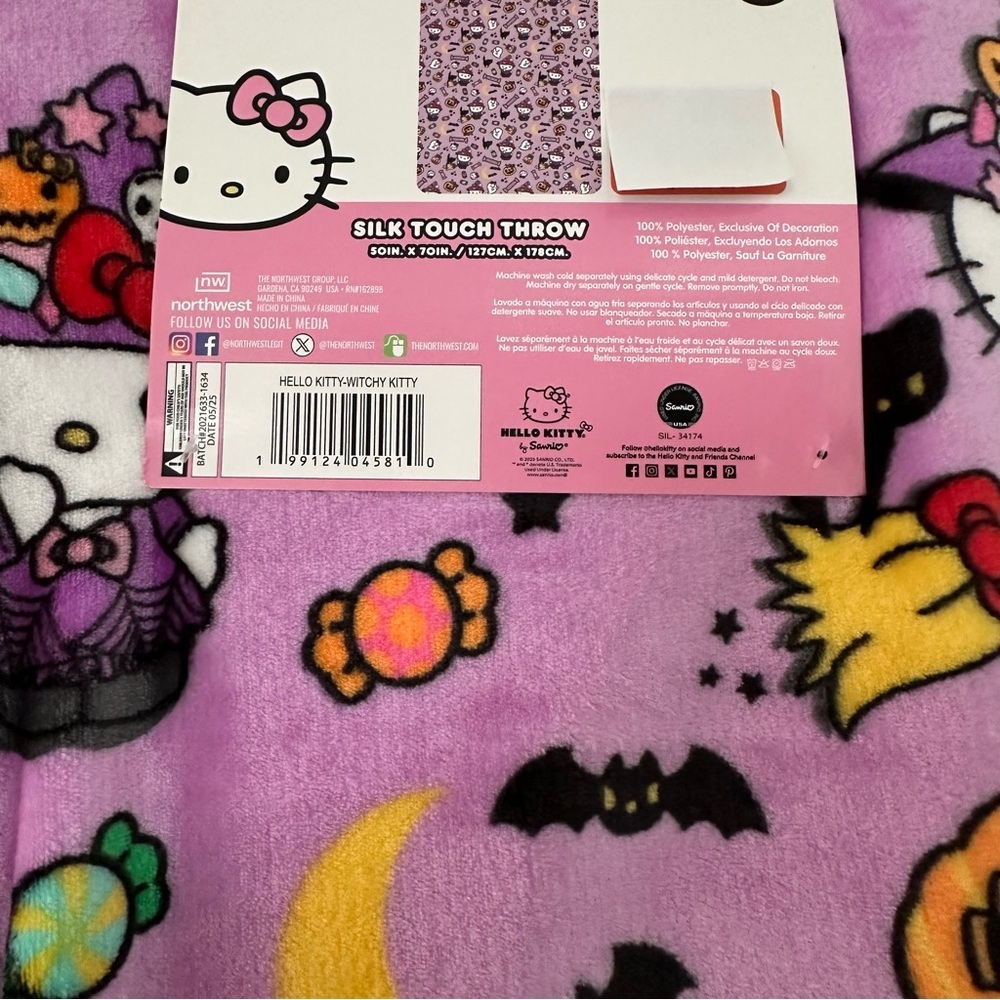 💥 Hello Kitty Halloween Throw Blanket - Picture 3 of 4